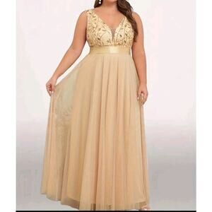 Plus Size Sequin V-Neck Bodice Flowing Evening Gown Women 3X Bridesmaid Dress